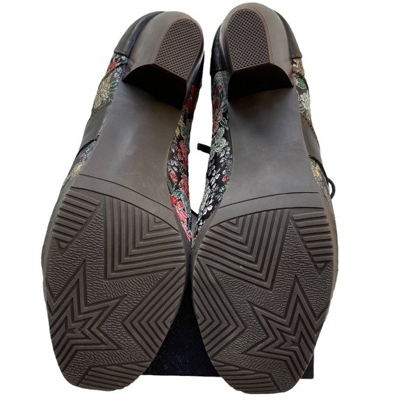 Socopy Retro Vintage Style lace Up Flower Embroidered Fabric Leather Heeled Shoe - Picture 3 of 16